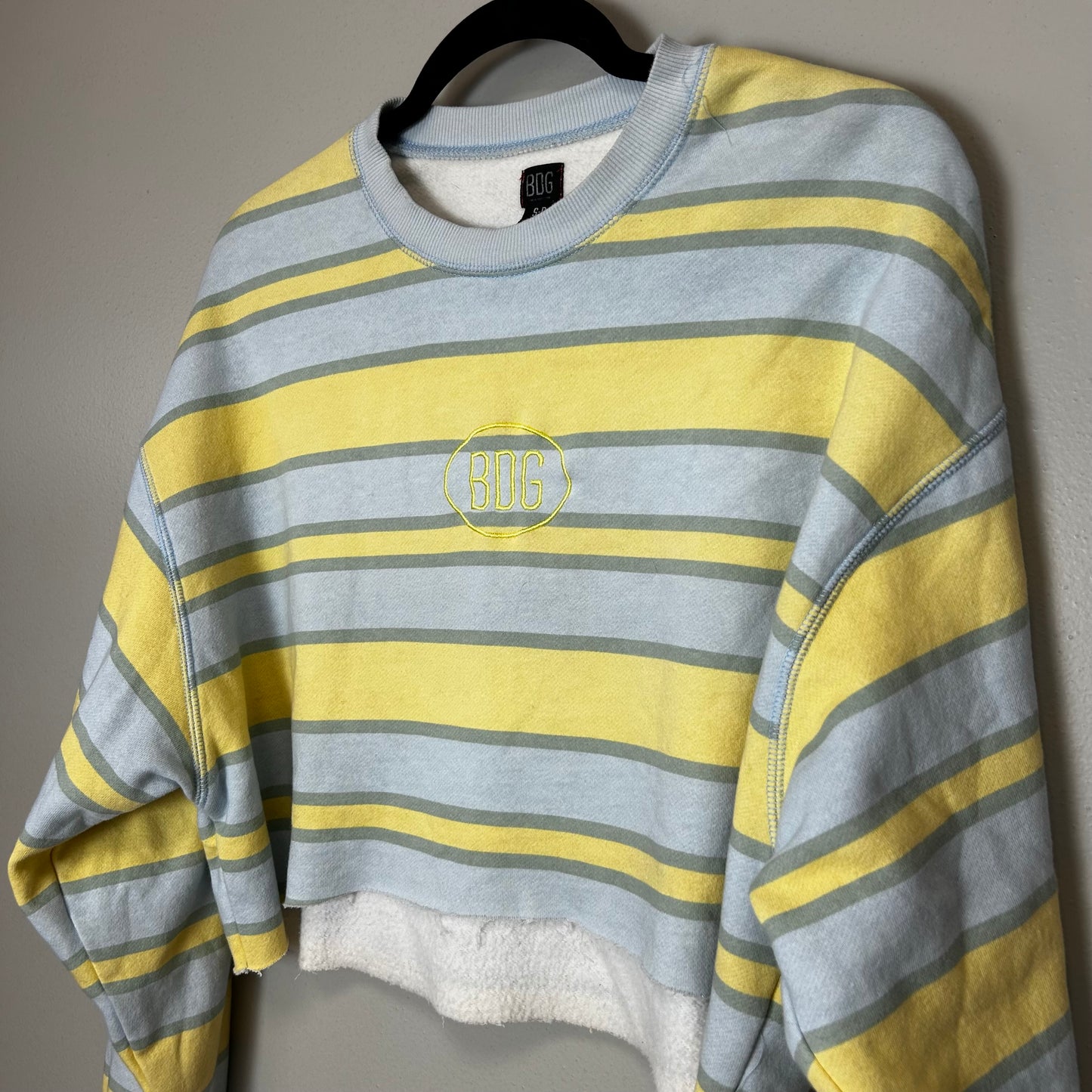 BDG cropped Crewneck small slightly oversized