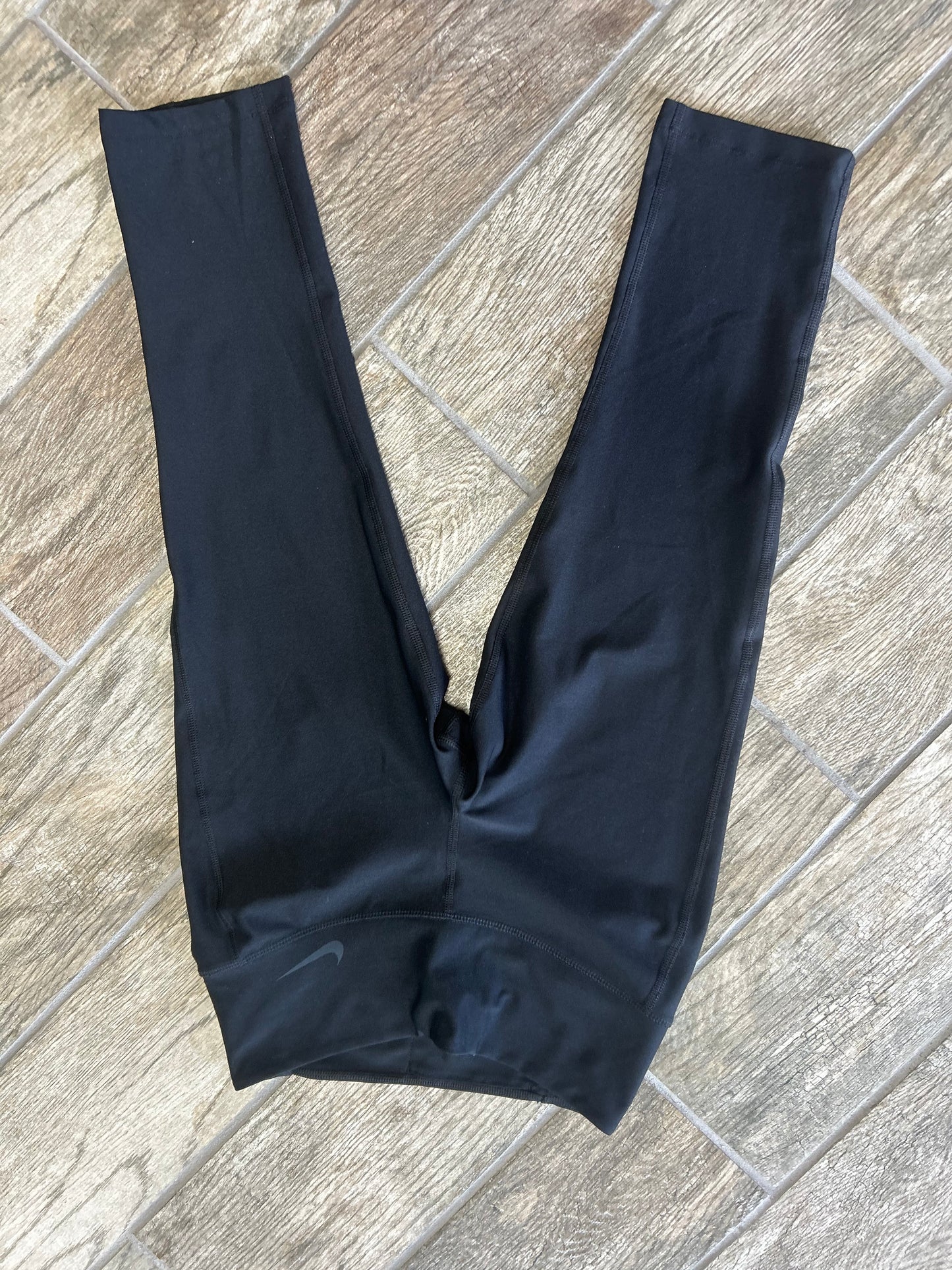 Nike 3/4 black leggings XS