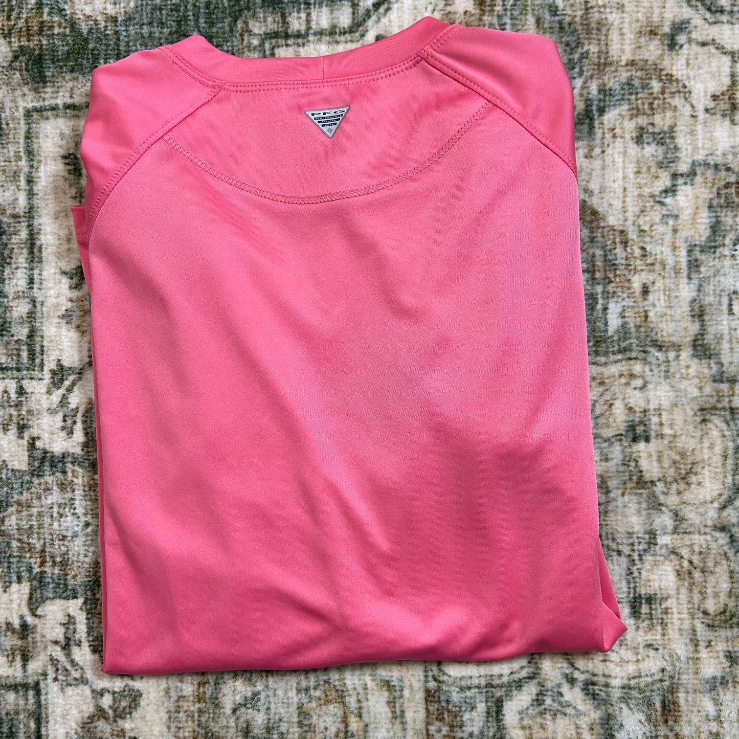 Columbia medium performance shirt