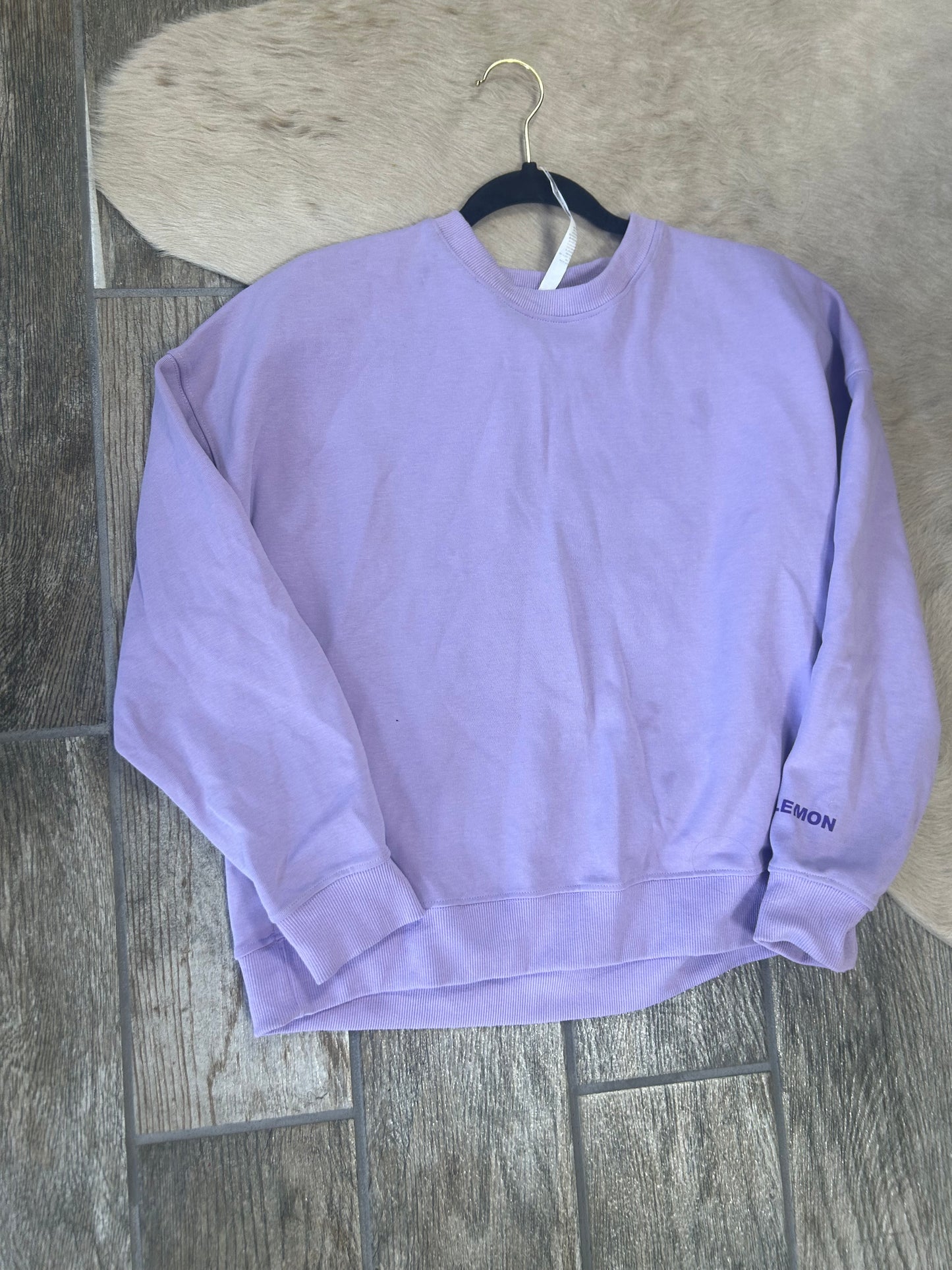 Lululemon XL - stain on front! May can be removed w/ TLC