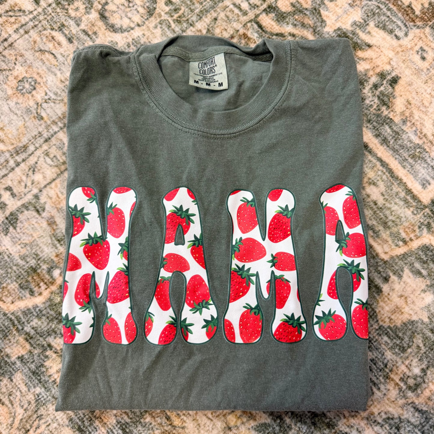 Comfort colors medium Mama strawberry tee NWOT