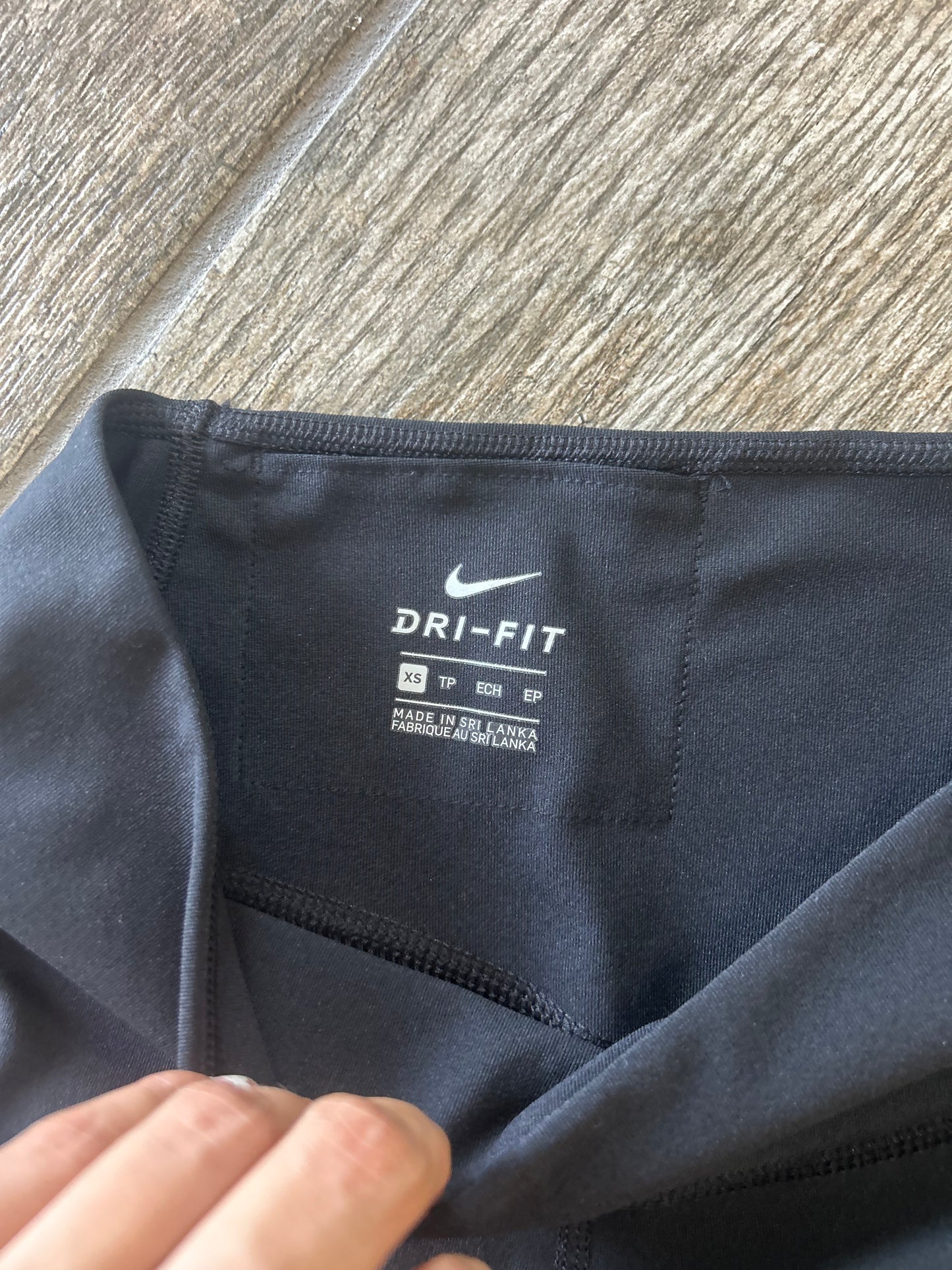 Nike 3/4 black leggings XS