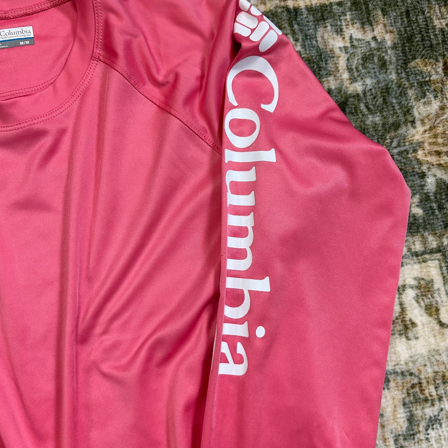 Columbia medium performance shirt