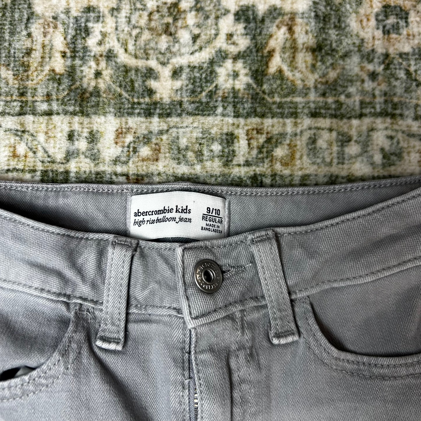 Kids Abercrombie 9/10 ballon high rise jeans - have stretch, no flaws