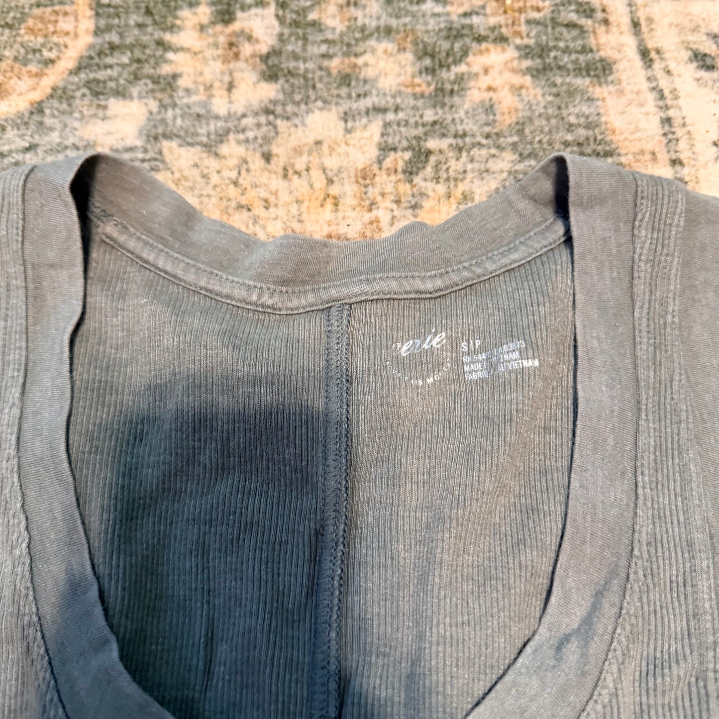 Aerie small can fit medium