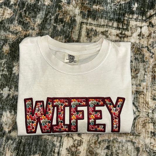 Wifey Comfort Colors XL ivory tee - no flaws