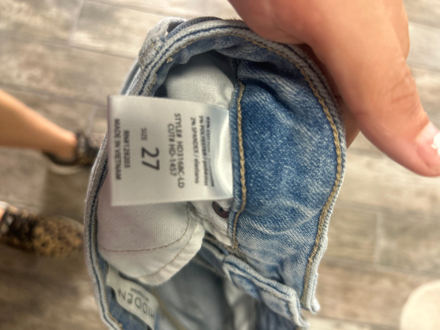 Hidden Jeans Size 27 cropped style