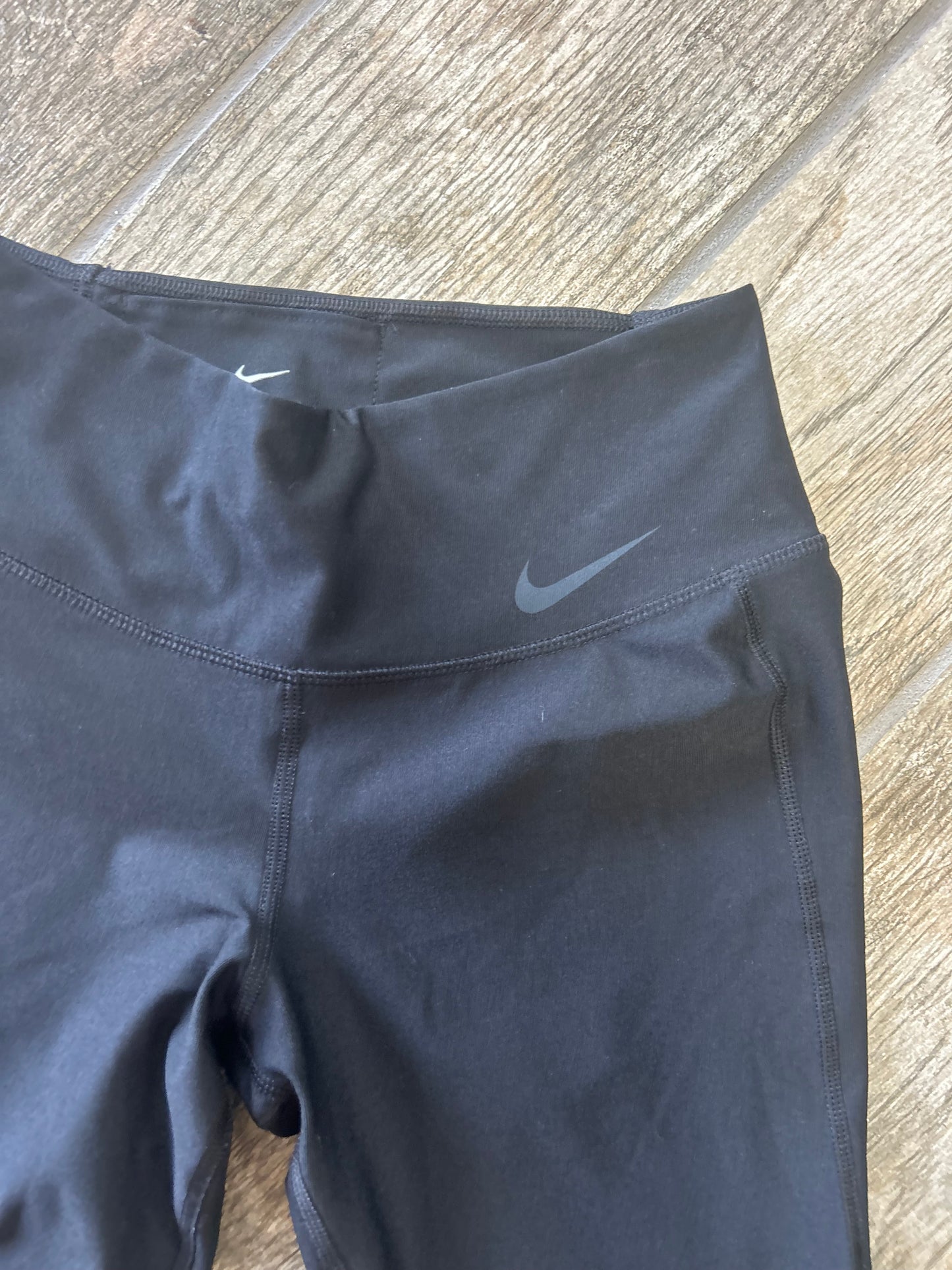 Nike 3/4 black leggings XS