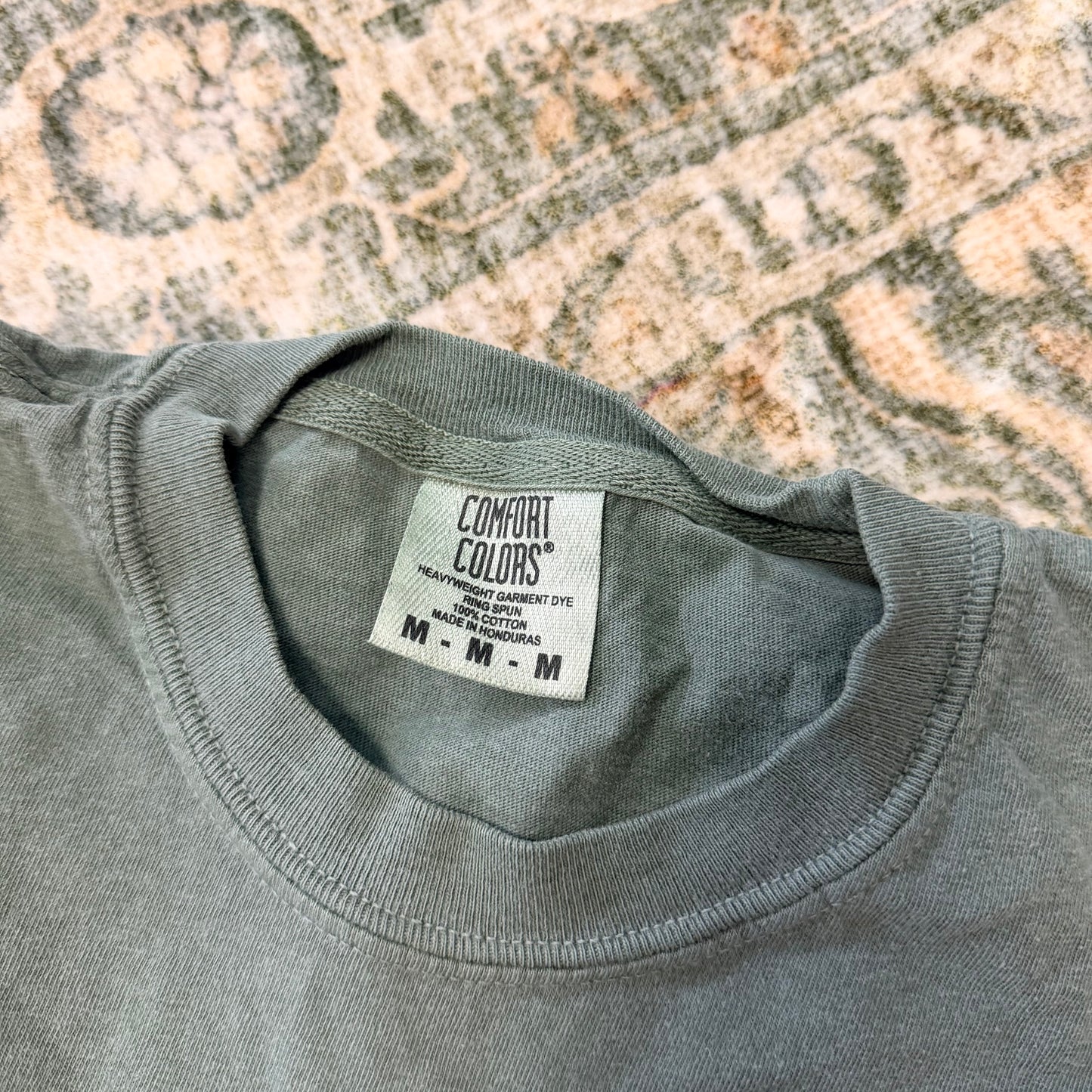 Comfort colors medium Mama strawberry tee NWOT