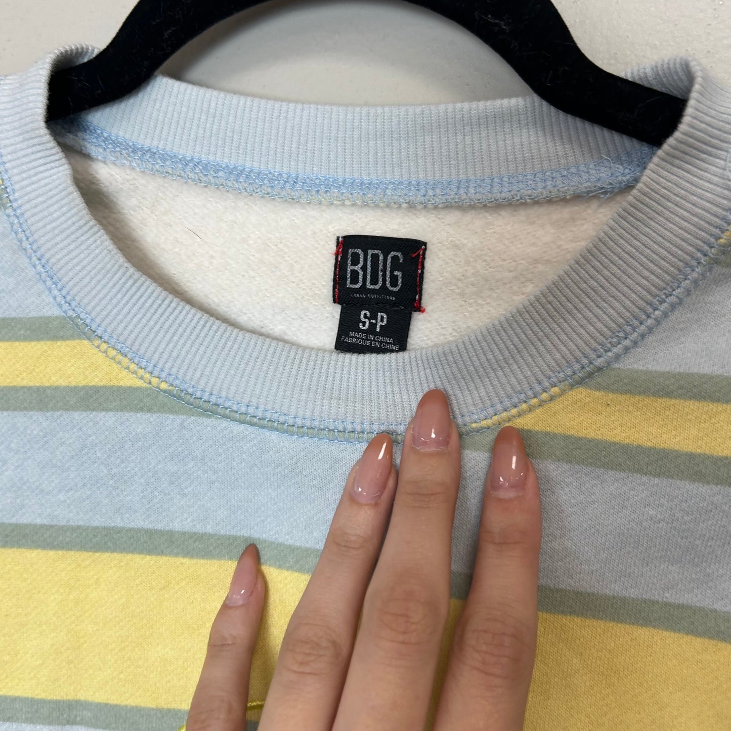 BDG cropped Crewneck small slightly oversized